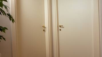 Chambre Double Romantique | Minibar, coffres-forts dans les chambres, lits pliants/supplémentaires