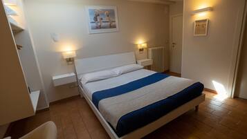 Romantisches Doppelzimmer | Minibar, Zimmersafe, Zustellbetten, kostenloses WLAN