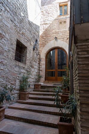 المنشأة من الخارج