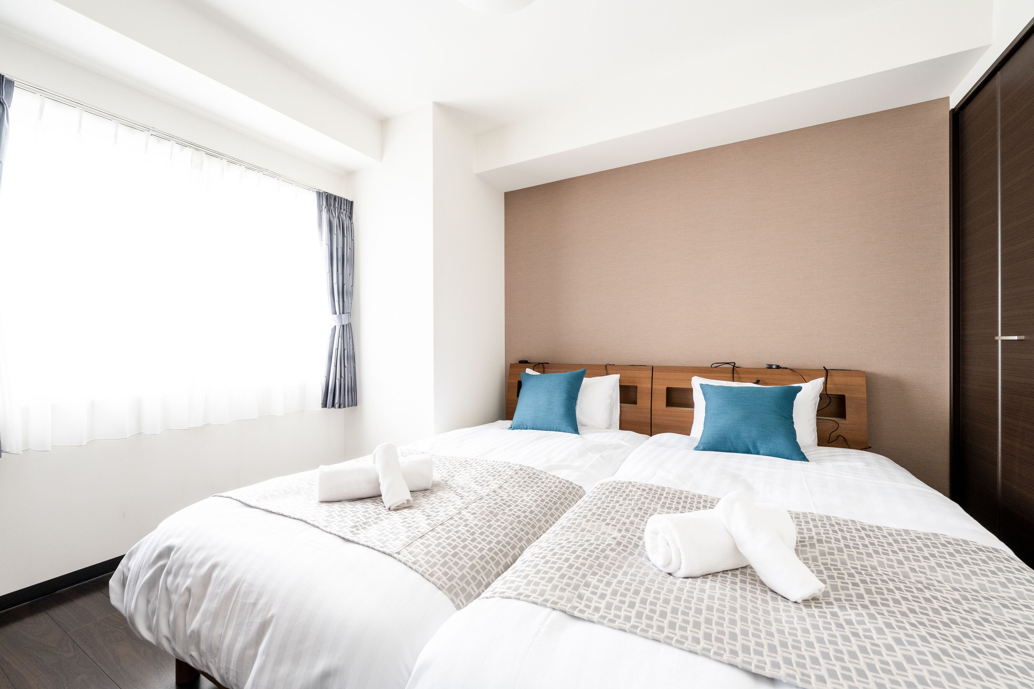 2 soverom, blendingsgardiner, strykejern/-brett og wi-fi (inkludert)