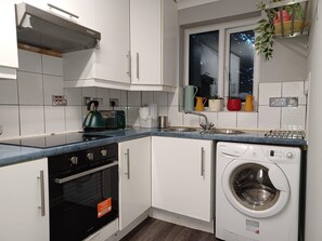 Business Apartment | Private kitchen - Green Door Malt - Huku Kwetu (Dunstable)