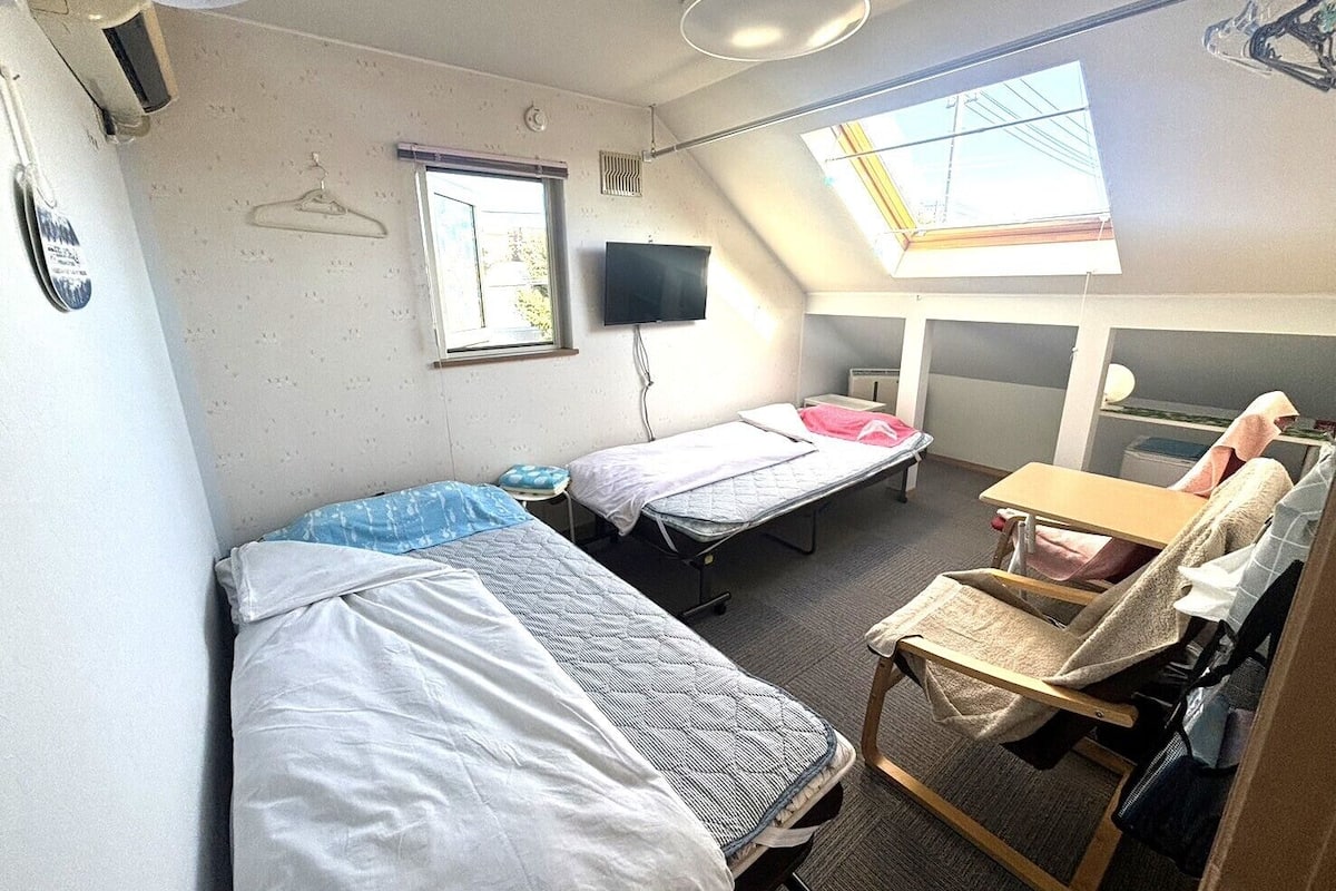 Economy Twin Room, Non Smoking (203)