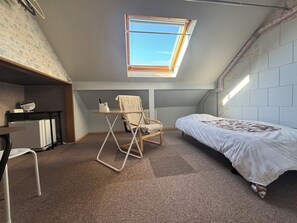 Economy Twin Room, Non Smoking (202) | Free WiFi, bed sheets - Guest House MOMO (Obihiro)