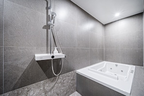 Premier Room | Bathroom | Slippers, towels - POVERTA STAY HOTEL (Gyeongju)