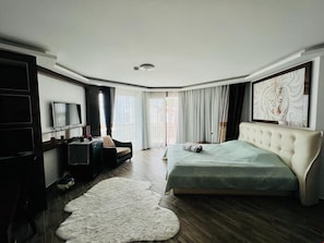 Elite Suite | Desk, iron/ironing board, free WiFi - Ellawilla Suit House (Edremit)
