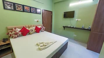 Executive Room | 1 bedroom, desk, free WiFi