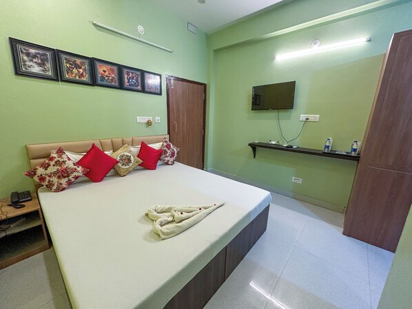 Executive Room | 1 bedroom, desk, free WiFi