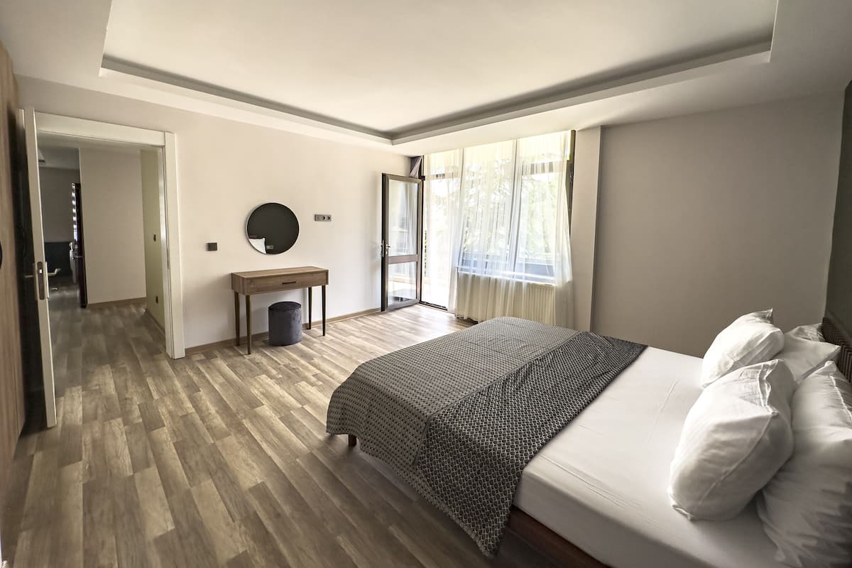 City Room | 1 bedroom, Egyptian cotton sheets, premium bedding, iron/ironing board