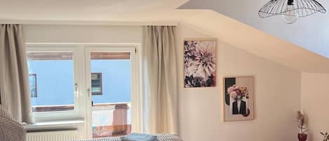Apartment, 2 Bedrooms, Balcony, Mountain View