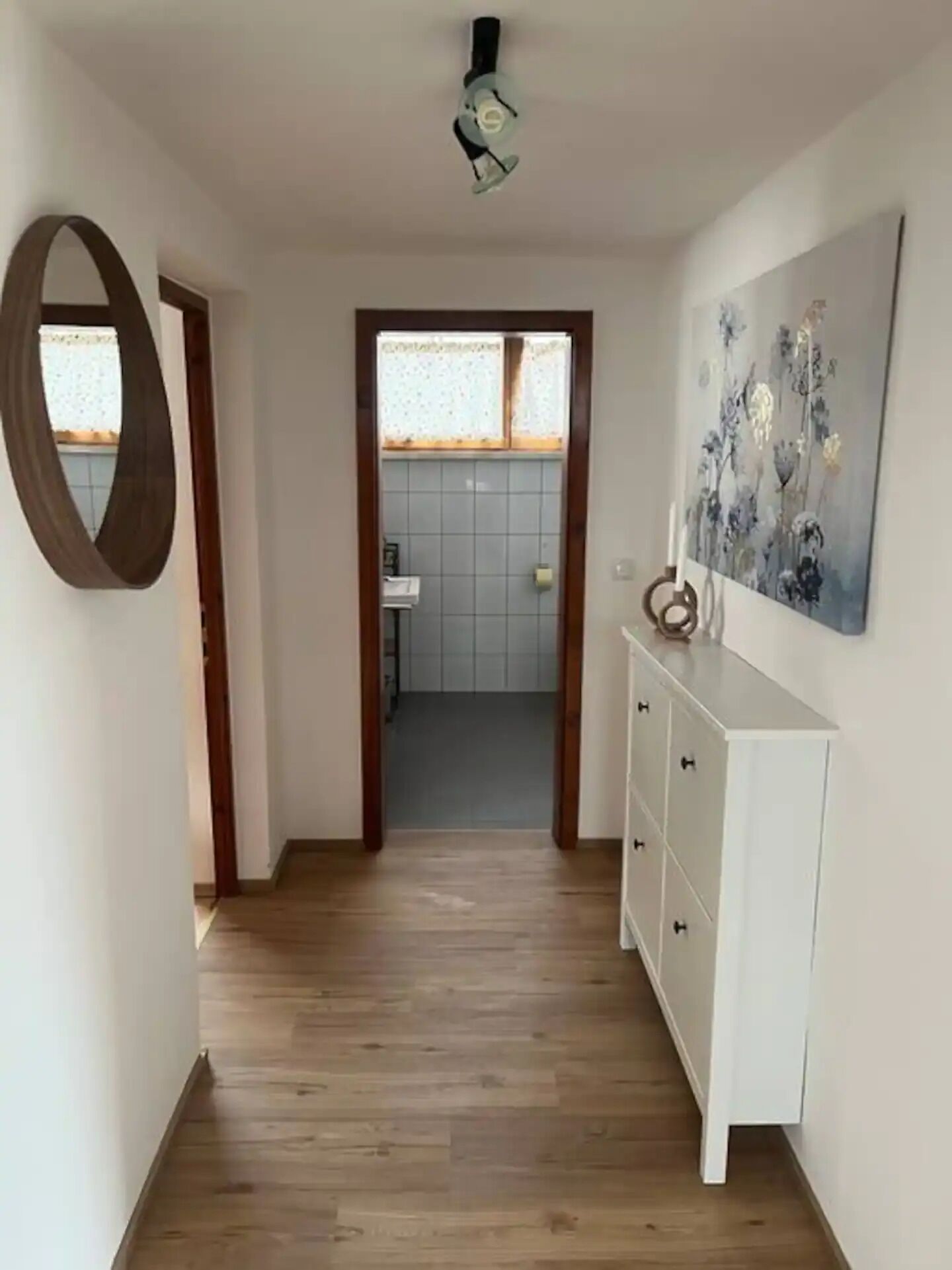 Apartamento, 2 habitaciones, balcón, vistas a la montaña | Zona de estar | Smart TV de 55 pulgadas con canales por satélite, Netflix