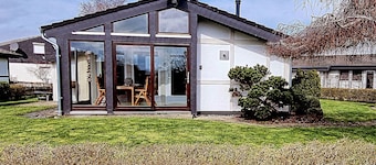 Bungalow Namenlos directly on the North Sea