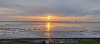 Bungalow Namenlos directly on the North Sea