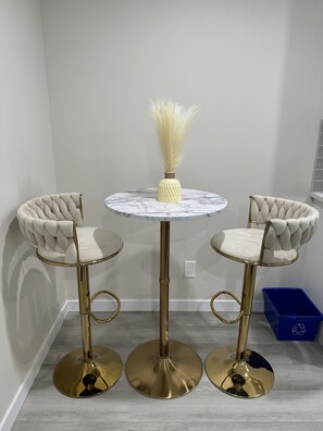 Dining - Brand new 2 bdrm 3 beds luxury Guest Suite with separate entrance (Calgary)