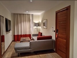 Habitación estándar con 1 cama doble o 2 individuales | Ropa de cama de alta calidad y minibar