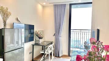 Deluxe Studio | Desk, laptop workspace, blackout curtains, soundproofing