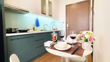 Deluxe Studio | Private kitchen | Fridge, microwave, stovetop, electric kettle