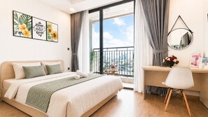 Deluxe Studio | Desk, laptop workspace, blackout curtains, soundproofing - Vinhomes Green Bay-Studio Apartment (Hanoi)