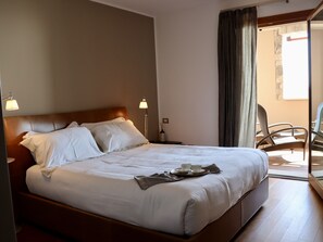 Bügeleisen/Bügelbrett, kostenloses WLAN, Bettwäsche