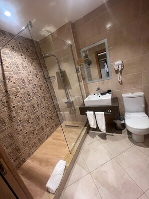 Chambre Standard Double ou avec lits jumeaux | Salle de bain