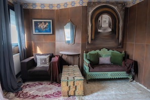 Comfort Suite (Suite Chichkhan) | Blackout drapes, soundproofing, bed sheets - Dar Al Makam - Luxury Experience (Soliman)