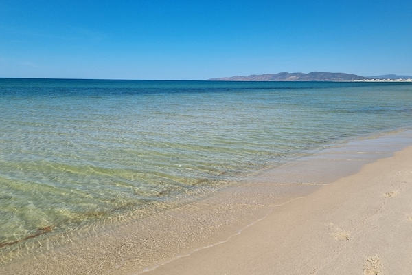 In Strandnähe, weißer Sandstrand