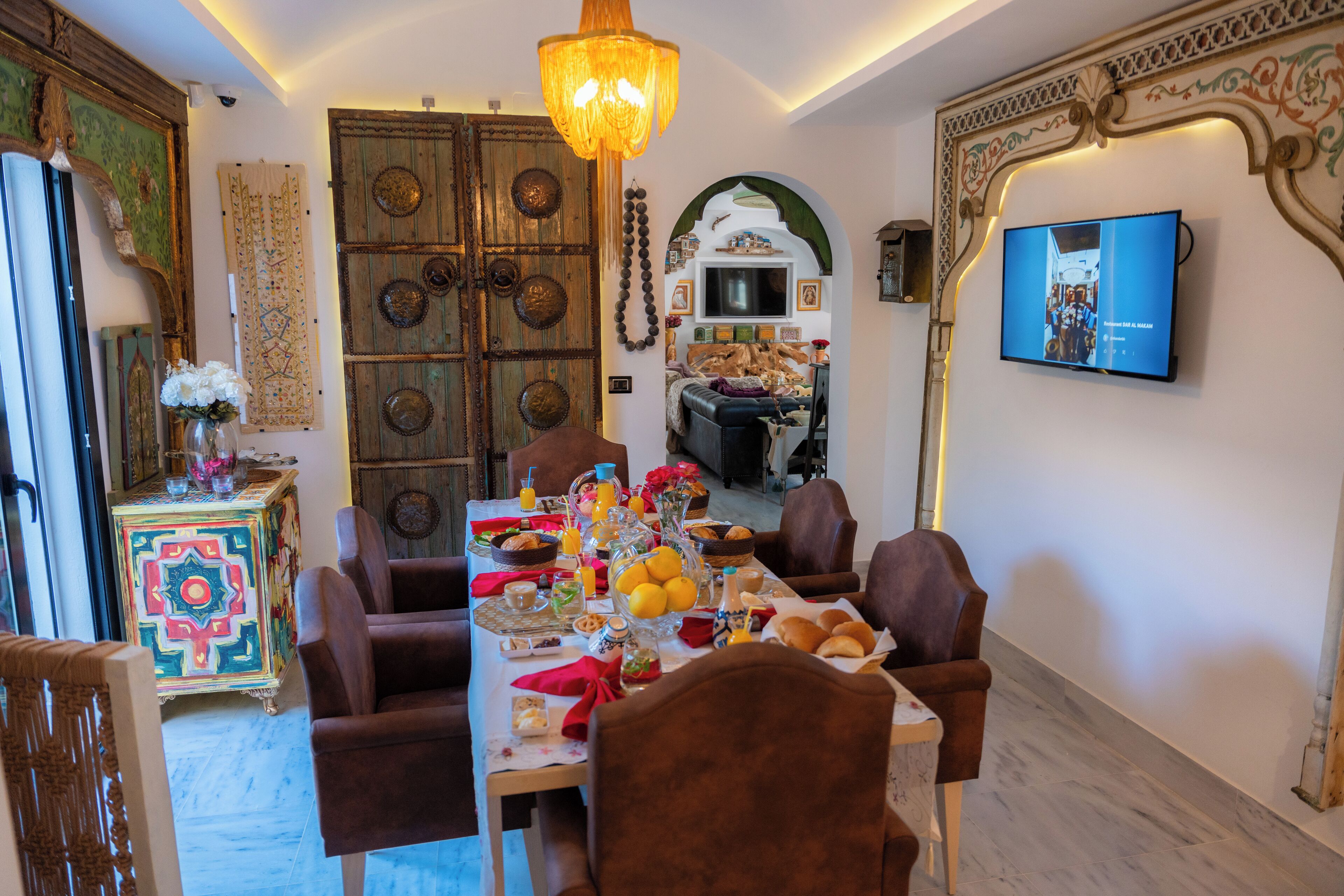 Tägliches inbegriffenes kontinentales Frühstück