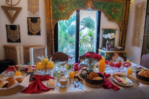 Free daily continental breakfast