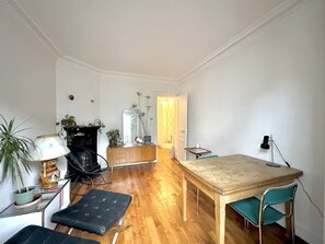 Dining - Charmant 2pièces de 45m, Calme et Confortable (Paris)