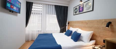 Standard Room | Minibar, in-room safe, soundproofing, free WiFi