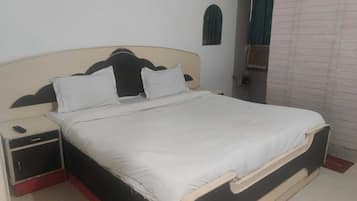 Deluxe Double Room | Individually furnished, desk, laptop workspace, free WiFi