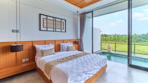 A modern hotel room with a large bed, a view of a swimming pool, and a wooden ceiling. - Villa Dharman B7 (Ubud)