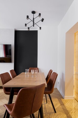 Grand Apartment | In-room dining - RentPlanet - Apartamenty Oławska (Wroclaw)