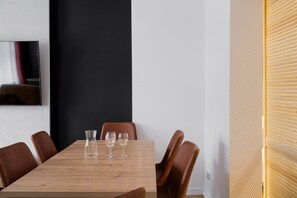 Grand Apartment | In-room dining - RentPlanet - Apartamenty Oławska (Wroclaw)