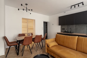 Grand Apartment | In-room dining - RentPlanet - Apartamenty Oławska (Wroclaw)