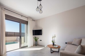 TV - Modern facilities, walking distance to the beach! (Panormo)
