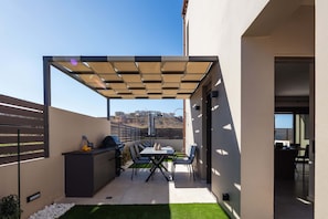 屋外ダイニングエリア