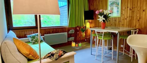 1 bedroom, iron/ironing board