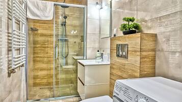 Apartment (17) | Bathroom | Hair dryer, towels