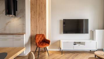 Deluxe Apartment, Non Smoking | 1 bedroom, iron/ironing board, free WiFi, bed sheets