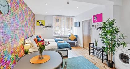 Rainbow Studio - Spacious City Centre - Close to sea - Sleeps 1 to 3 Guests