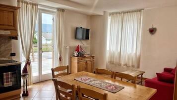 Apartment | Wohnbereich | Flachbildfernseher