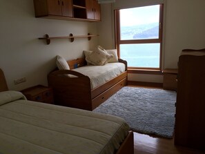 4 soverom, strykejern/-brett, wi-fi og sengetøy