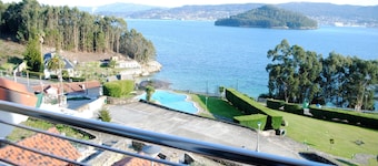House 4 Bedrooms with Pool WiFi and Sea views