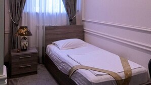 Habitación individual estándar | Escritorio y espacio para trabajar con laptop 