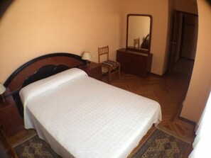 2 Schlafzimmer, Bügeleisen/Bügelbrett, Bettwäsche