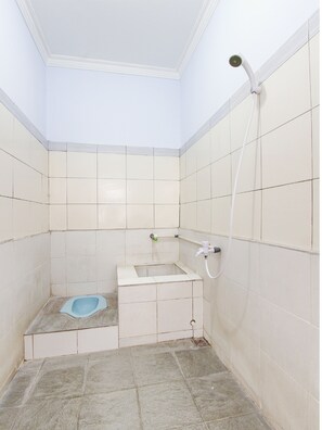 Bathroom - SPOT ON 93717 Nayus Homestay Syariah 4 (Yogyakarta)