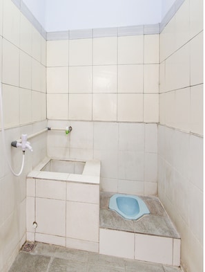 Economy-Doppelzimmer | Badezimmer