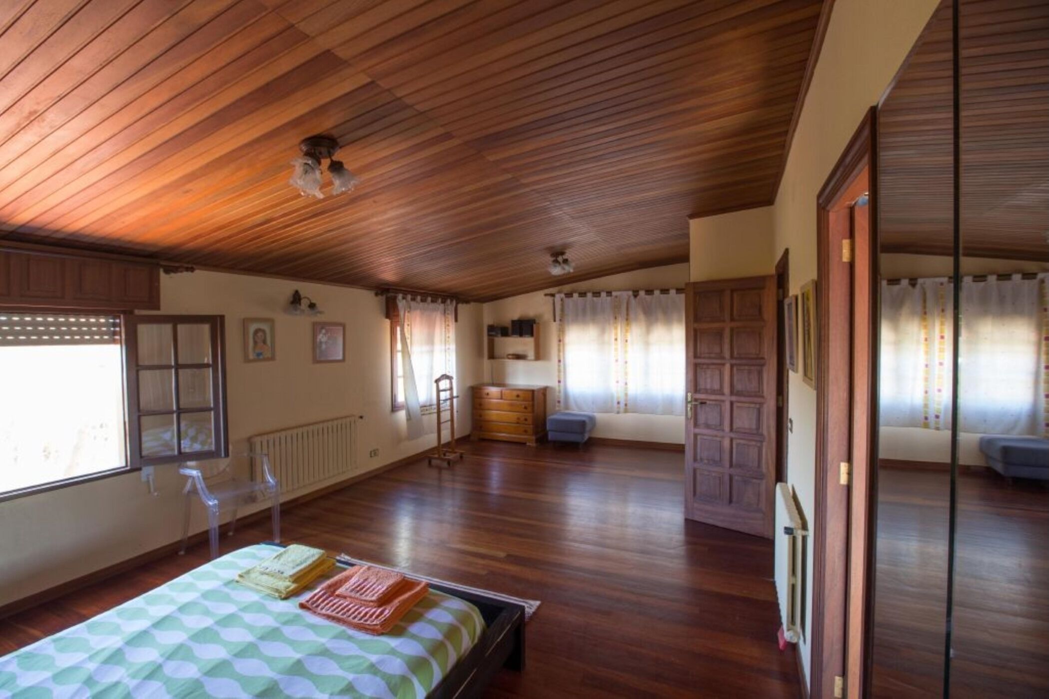 3 chambres, fer et planche à repasser, accès Internet, draps fournis