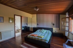 3 habitaciones, tabla de planchar con plancha y acceso a internet 