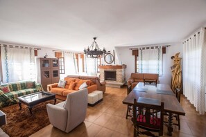 TV - House - 3 Bedrooms with Pool WiFi 7428 (Portonovo)